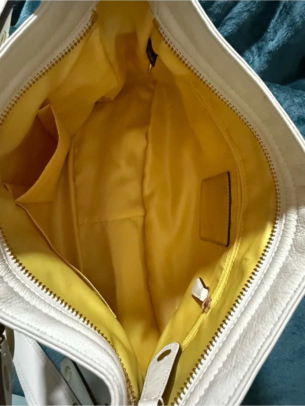 Vintage Coach Madison Cream Glazed Leather Shoulder Bag with Gold Hardware